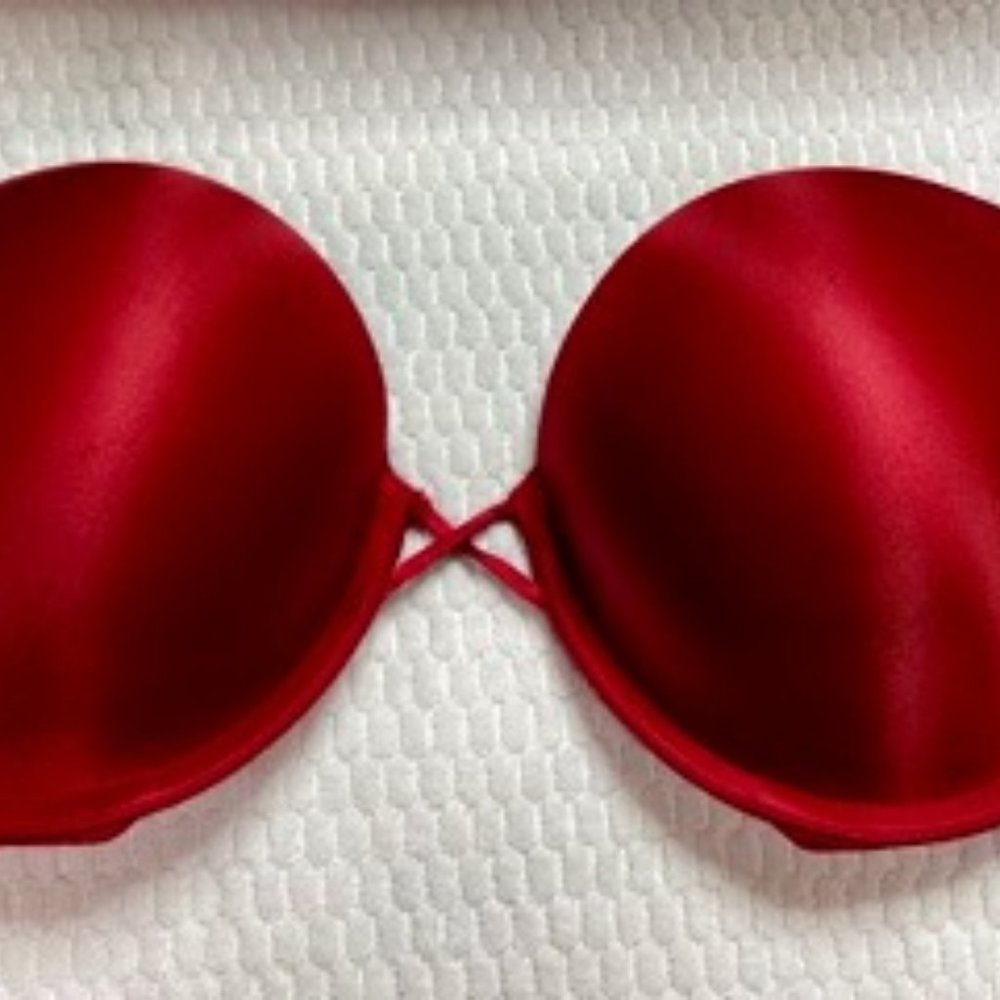 Victoria's Secret Bombshell 36C  2 size pushup bra
